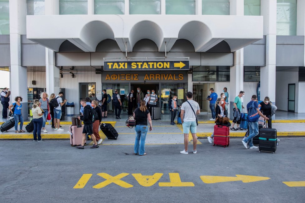 Řecká letiště se po koronavirové krizi znovu plní turisty.