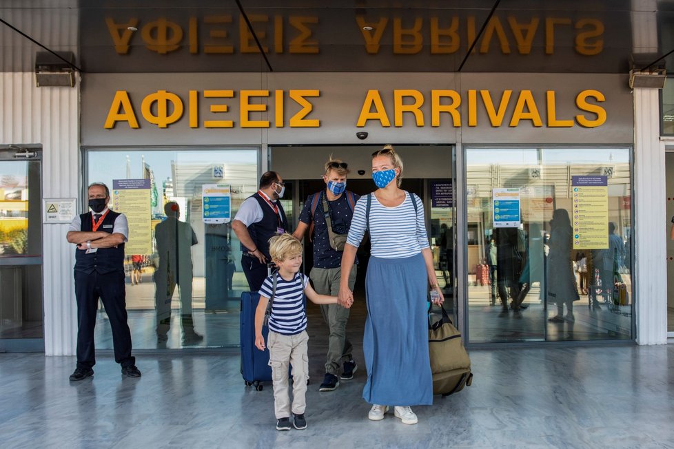 Řecká letiště se po koronavirové krizi znovu plní turisty.