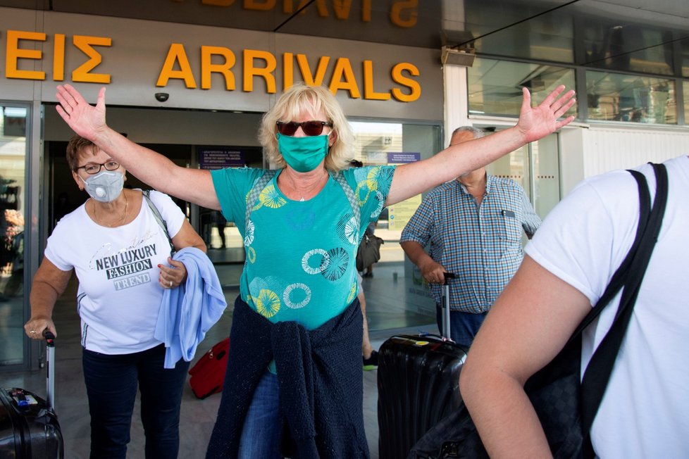 Řecká letiště se po koronavirové krizi znovu plní turisty.