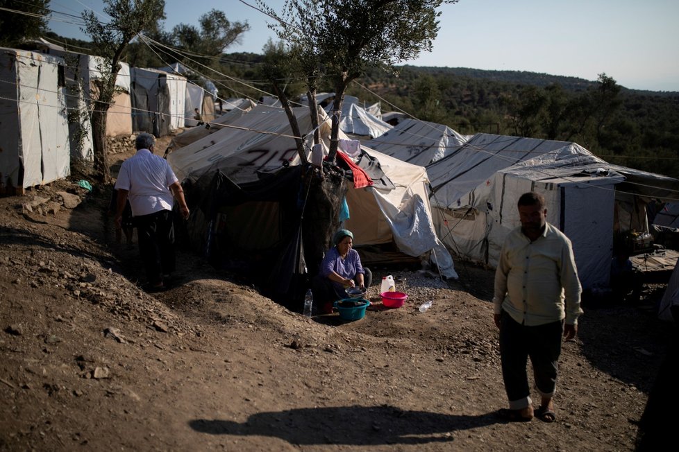 Podmínky v uprchlickém táboře na řeckém ostrově Lesbos jsou nevyhovující.