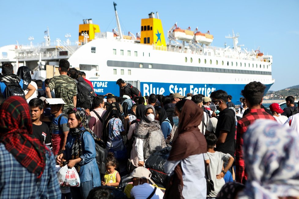 Řecko je plné migrantů, kteří živoří na ulicích. Konaly se i rozsáhlé protesty proti rozhodnutí vlády o jejich přesunutí z táborů, které jim poskytovaly přístřeší