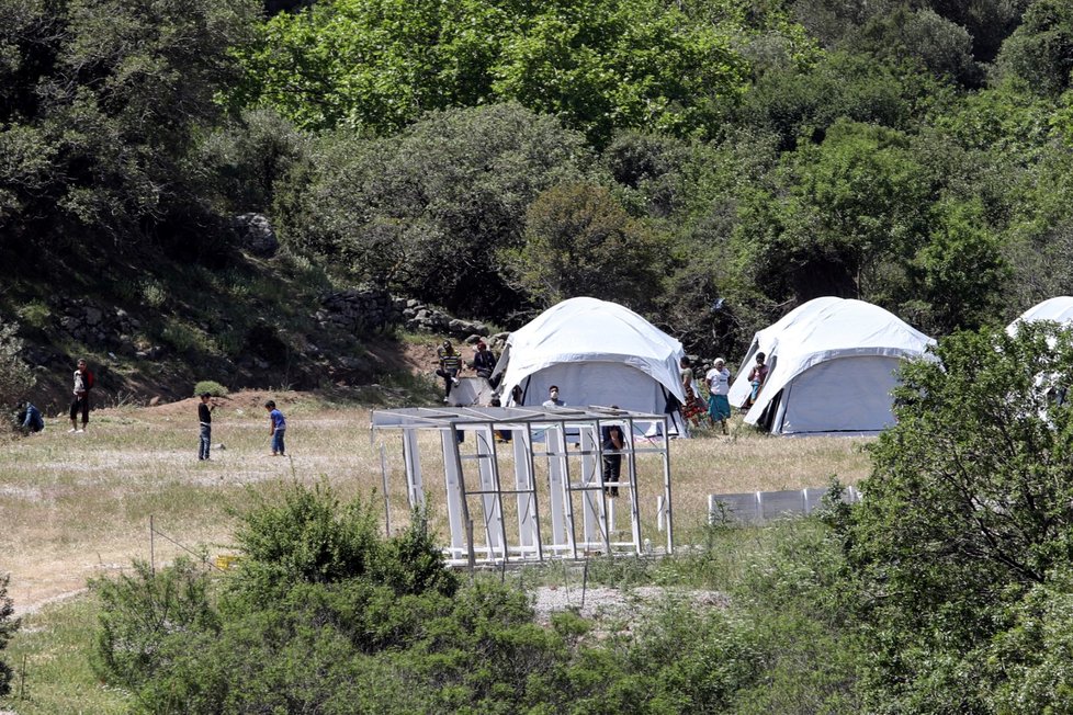 Řecko je plné migrantů, kteří živoří na ulicích. Konaly se i rozsáhlé protesty proti rozhodnutí vlády o jejich přesunutí z táborů, které jim poskytovaly přístřeší