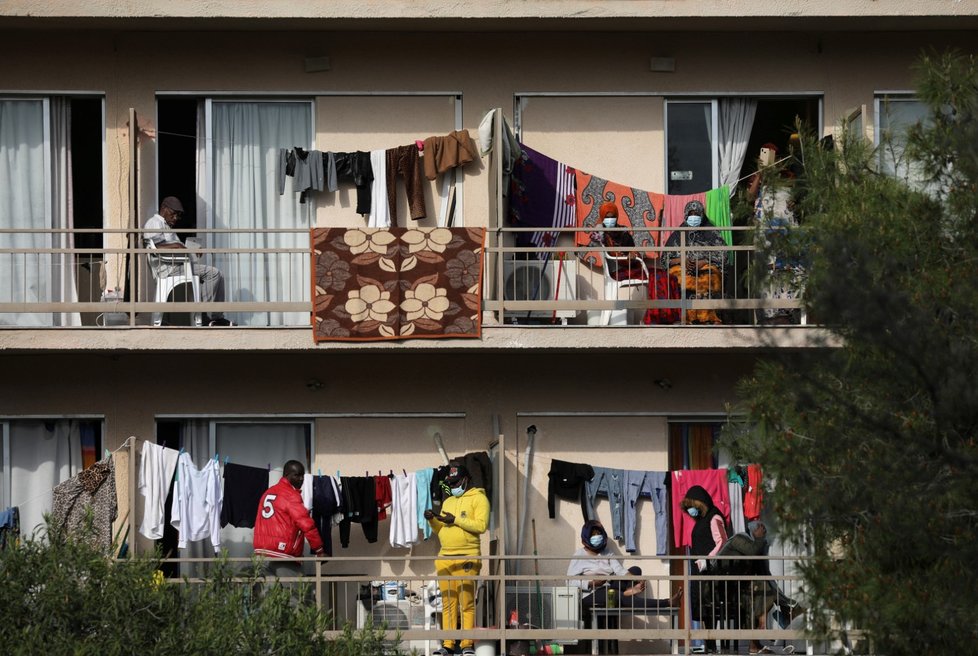 Řecko: Migranti nyní bydlí v hotelu, rovněž prochází testy poté, co se v zemi autorizují (21.4.2020)