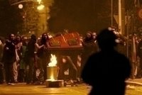 Řečtí demonstranté opět napadli policisty