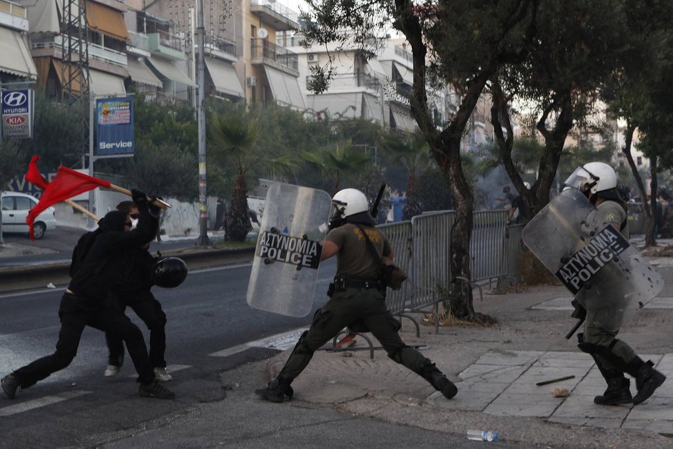 Nedávné tvrdé střety mezi levicovými radikály a řeckou policií v ulicích Athén
