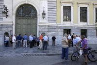 Řecké banky otevřou, peněžní kohoutek zůstane ale utažený