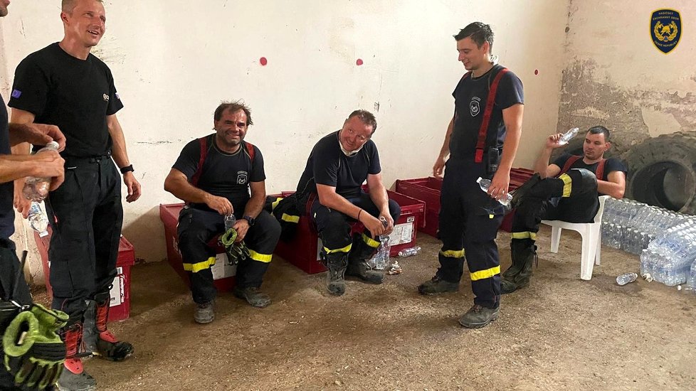 Čeští hasiči pomáhají v Řecku.