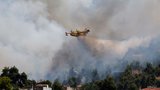 Ohnivé peklo v Řecku: U Atén evakuovali dvě vesnice, plameny se šíří mezi domy