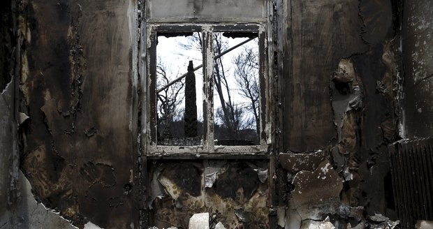 Na místě hrůzy: Řecký premiér navštívil obec zpustošenou požárem