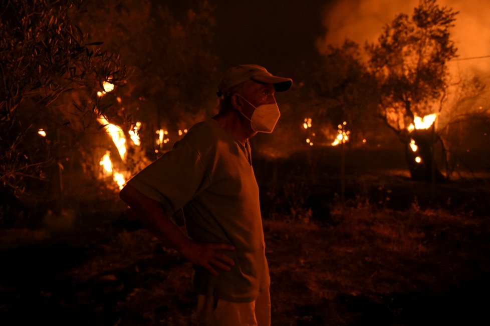 Ničivé lesní požáry na ostrově Euboia (8. 8. 2021)