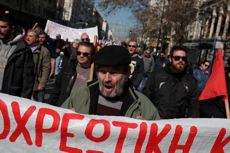 V Řecku se na protest proti důchodové reformě zastavila doprava. Odboráři se bojí o penze (18. 2. 2020).