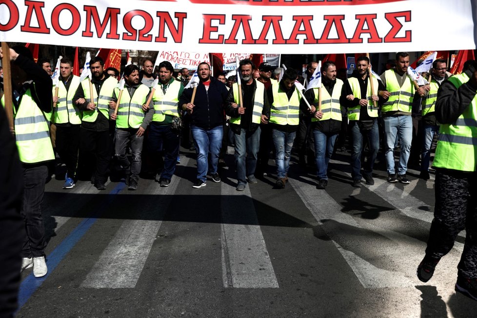 V Řecku se na protest proti důchodové reformě zastavila doprava. Odboráři se bojí o penze (18. 2. 2020).