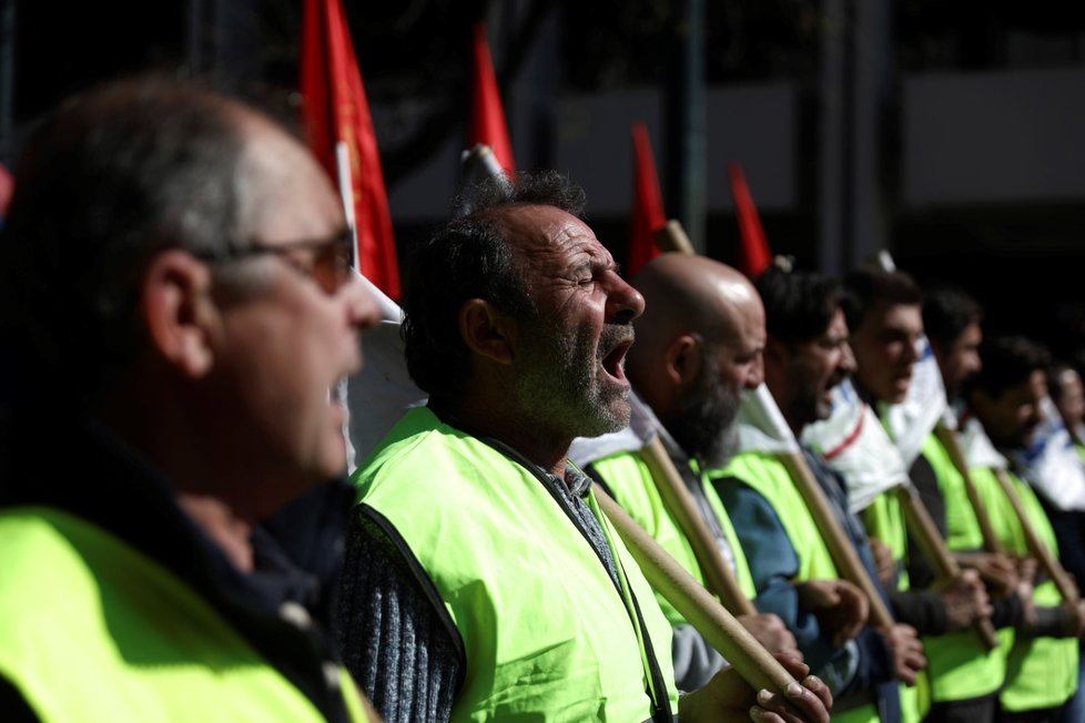 V Řecku se na protest proti důchodové reformě zastavila doprava. Odboráři se bojí o penze (18. 2. 2020).