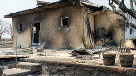 Kiotari, Rhodos: Požáry ohrožují vesnici (24. 7. 2023).