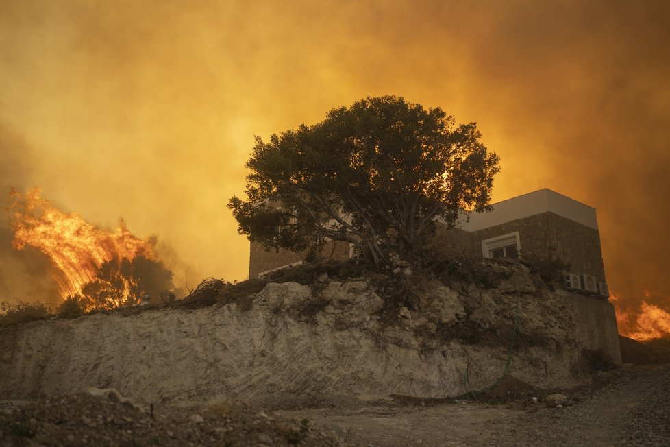 Ohnivé peklo na řeckém Rhodosu (25. 7. 2023)