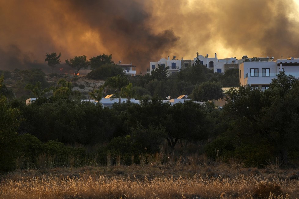Ohnivé peklo na řeckém Rhodosu (25. 7. 2023)