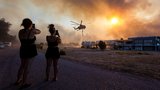 Stav nouze platí pro celý Rhodos! A Češi dostali varování před požáry v Itálii a Turecku