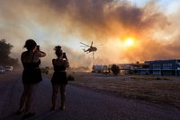 „Pekelná noc“ na Rhodu! Češi dostali varování před požáry v Itálii a Turecku, hoří i v Chorvatsku