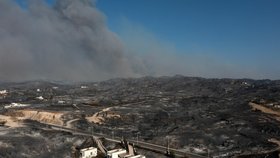 Spálená země po požárech na ostrově Rhodos (24.7.2023)