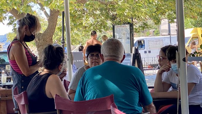 Řecká vláda nařídila roušky na ostrovech Chalkidiki a Mykonos Řecká vláda nařídila roušky na ostrovech Chalkidiki a Mykonos