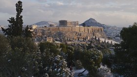 Řecko zastihlo sněžení, které ozdobilo i starověké hlavní město Atény.