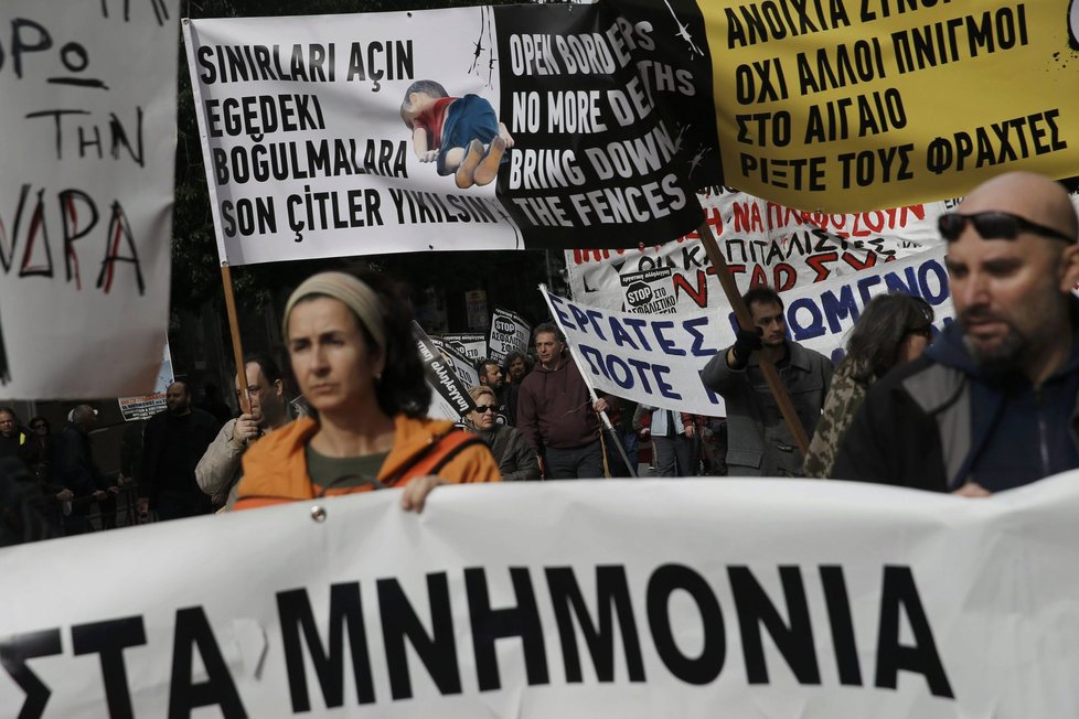 Řecko ochromila stávka, desetitisíce lidí vyšly do ulic.