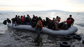 Řecko se snaží udržet turecké hranice, vstup zamezili deseti tisícům migrantů