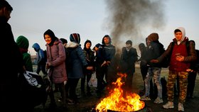 Řecko se snaží udržet turecké hranice, vstup zamezili deseti tisícům migrantů