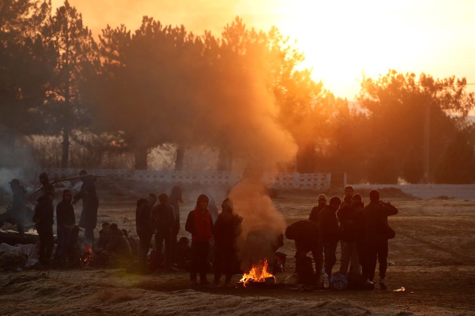 Řecko se snaží udržet turecké hranice, vstup zamezili deseti tisícům migrantů