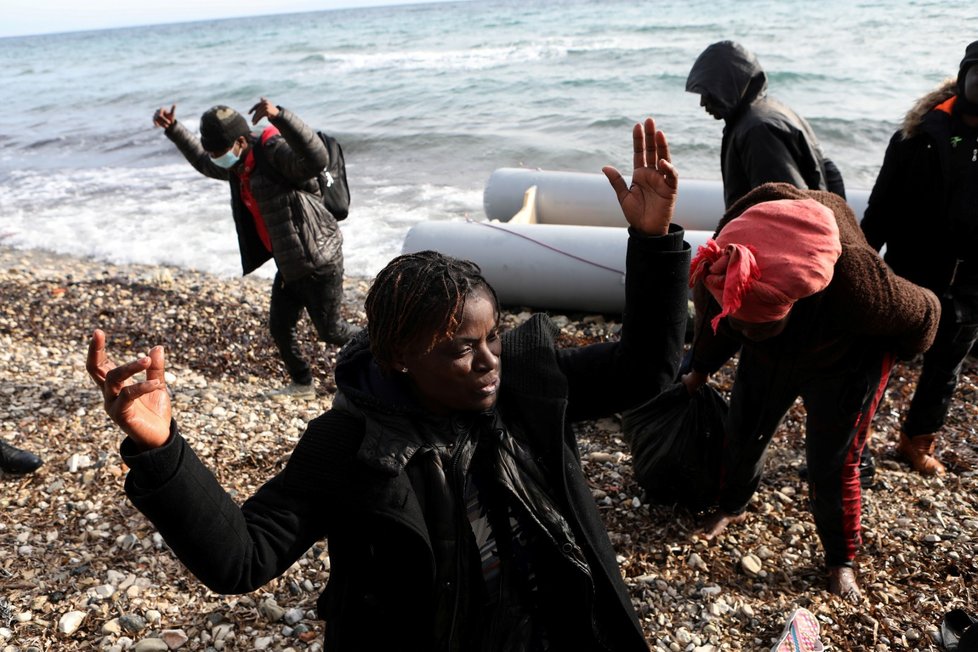 Řecko se snaží udržet turecké hranice, vstup zamezili deseti tisícům migrantů