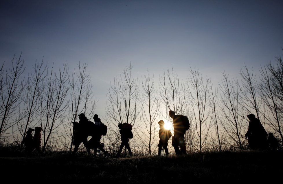 Řecko se snaží udržet turecké hranice, vstup zamezili deseti tisícům migrantů