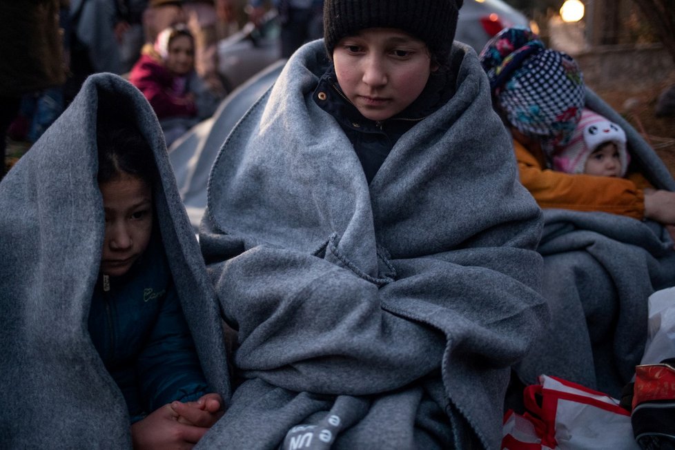 Řecko se snaží udržet turecké hranice, vstup zamezili deseti tisícům migrantů