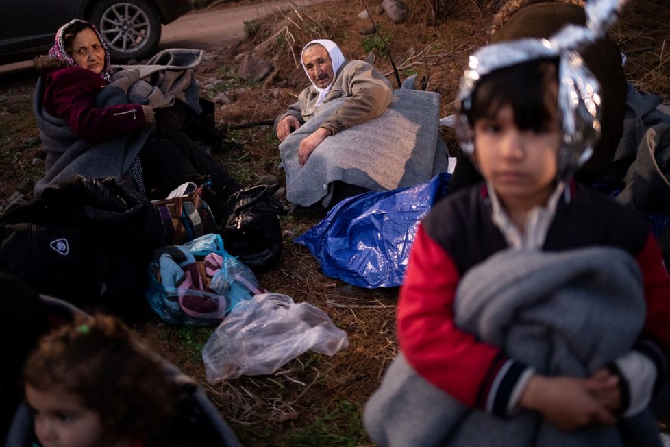 Řecko se snaží udržet turecké hranice, vstup zamezili deseti tisícům migrantů