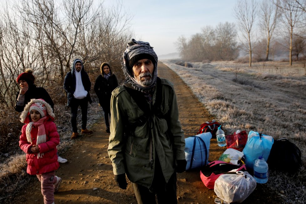 Řecko se snaží udržet turecké hranice, vstup zamezili deseti tisícům migrantů