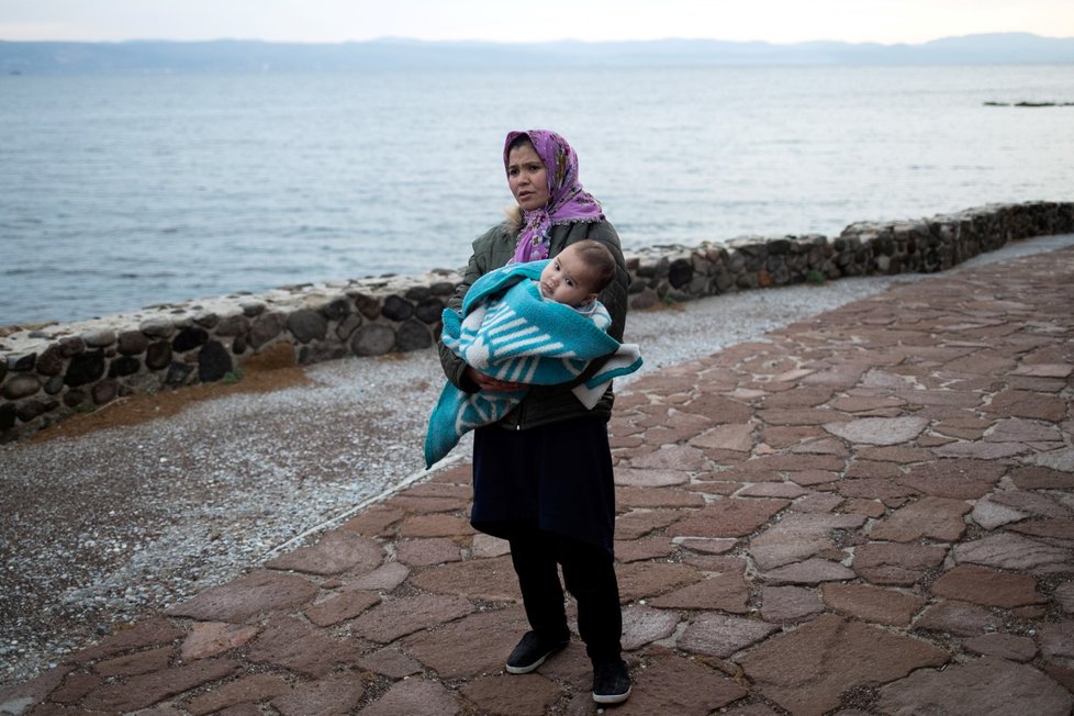 Řecko se snaží udržet turecké hranice, vstup zamezili deseti tisícům migrantů