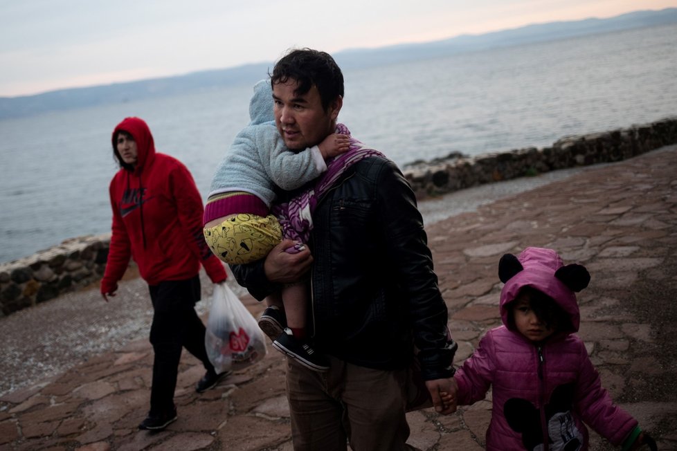 Řecko se snaží udržet turecké hranice, vstup zamezili deseti tisícům migrantů