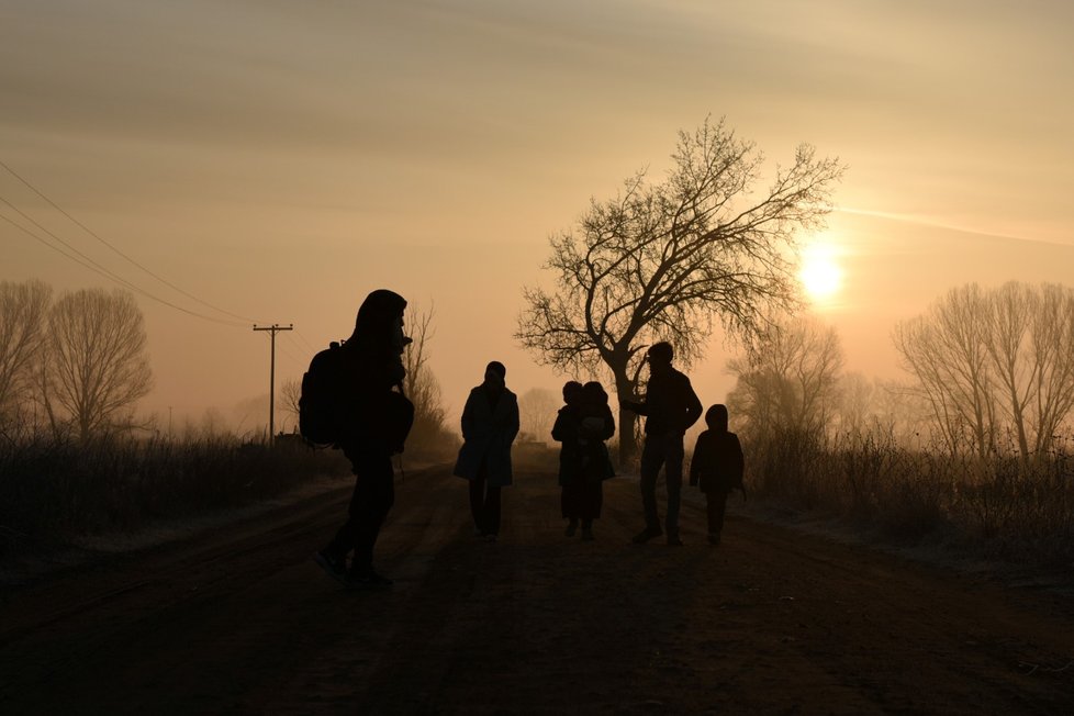 Řecko se snaží udržet turecké hranice, vstup zamezili deseti tisícům migrantů