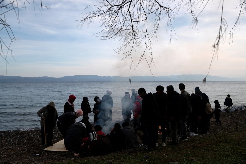 Řecko se snaží udržet turecké hranice, vstup zamezili deseti tisícům migrantů