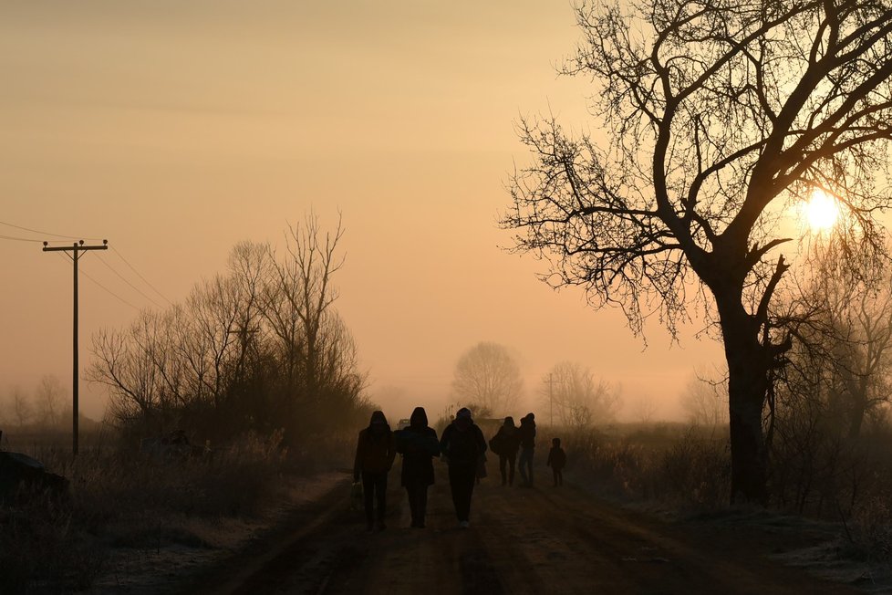 Řecko se snaží udržet turecké hranice, vstup zamezili deseti tisícům migrantů