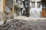 Podle řeckého seizmologického ústavu měly otřesy o síle 6,1 stupně epicentrum 36 kilometrů jižně od města Mytilini, metropole Lesbu, ohnisko zemětřesení bylo v hloubce deseti kilometrů pod mořským dnem.
