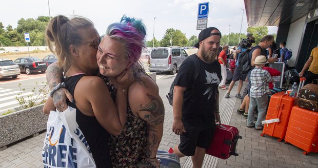 Návraty českých turistů z Rhodu: Ministerstvo neeviduje, že by se někdo nedostal na let domů