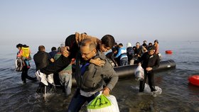 Uprchlíci obsadili Řecko - zabydleli se i v zatím opuštěných hotelech