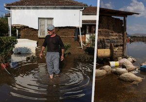 Záplavy v Řecku: Oběti na životech, uhynulá zvířata, vytopené domy. A nádavky pro guvernéra