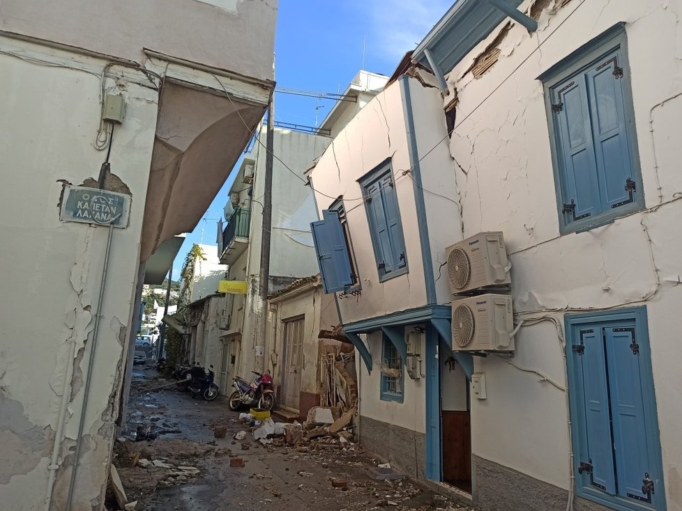 Následky zemětřesení na ostrově Samos