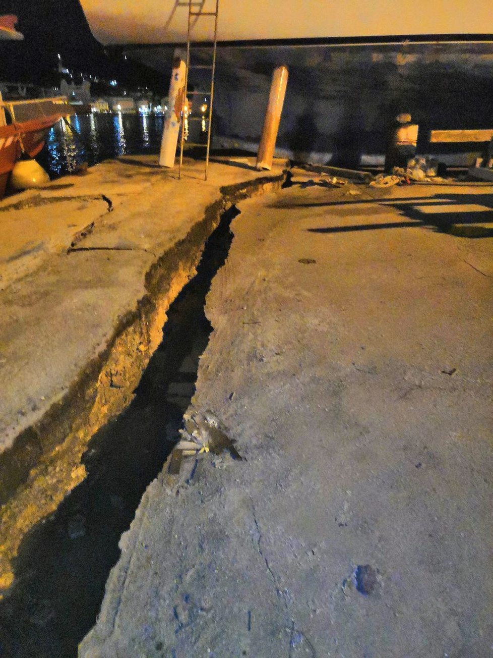 Řeckým ostrovem Zakynthos otřáslo zemětřesení.