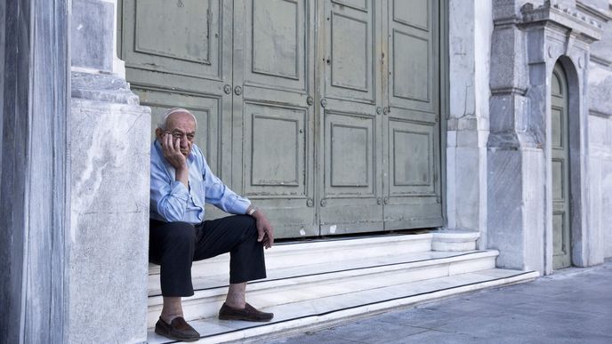Řecká mizérie, banky možná na chvíli otevřou, lidé ale čekají na důchody Řecká mizérie, banky možná na chvíli otevřou, lidé ale čekají na důchody