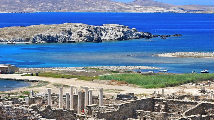 Ostrov Délos byl ve starověku významným náboženským centrem , zasvěceným bohu bohu Apollónovi.