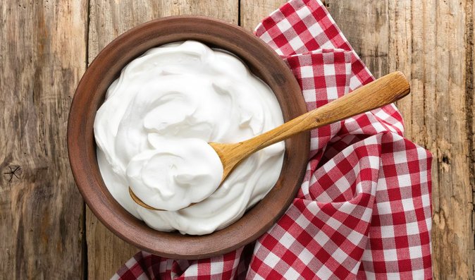 Řecký jogurt má vysoký obsah vápníku a bílkovin. Řecký jogurt má vysoký obsah vápníku a bílkovin.