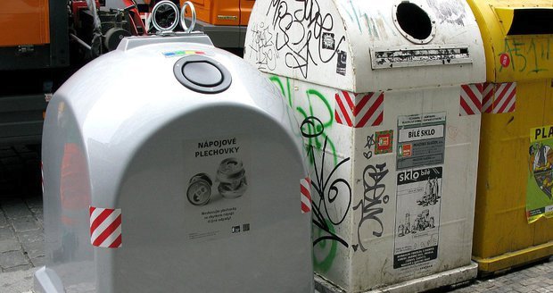 Z Tachovského náměstí v Praze 3 do konce roku dočasně zmizely kontejnery na tříděný odpad. (ilustrační foto)