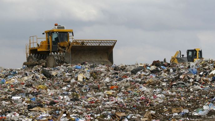 Z britských popelářů se stali polští recyklační operativci. Co bude dál?